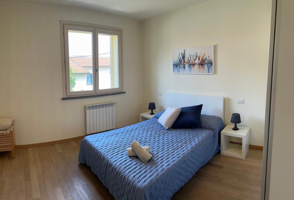 Bedroom, internet