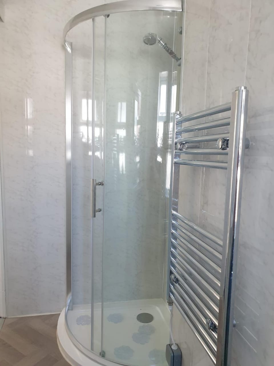 Shower, Bathroom, pet friendly