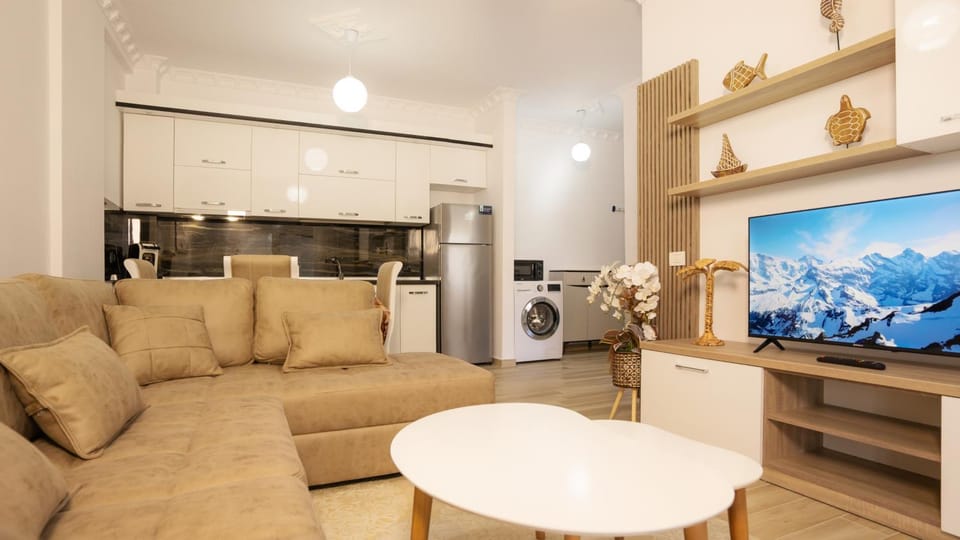 TV and multimedia, Kitchen or kitchenette, Living room, Seating area, oven