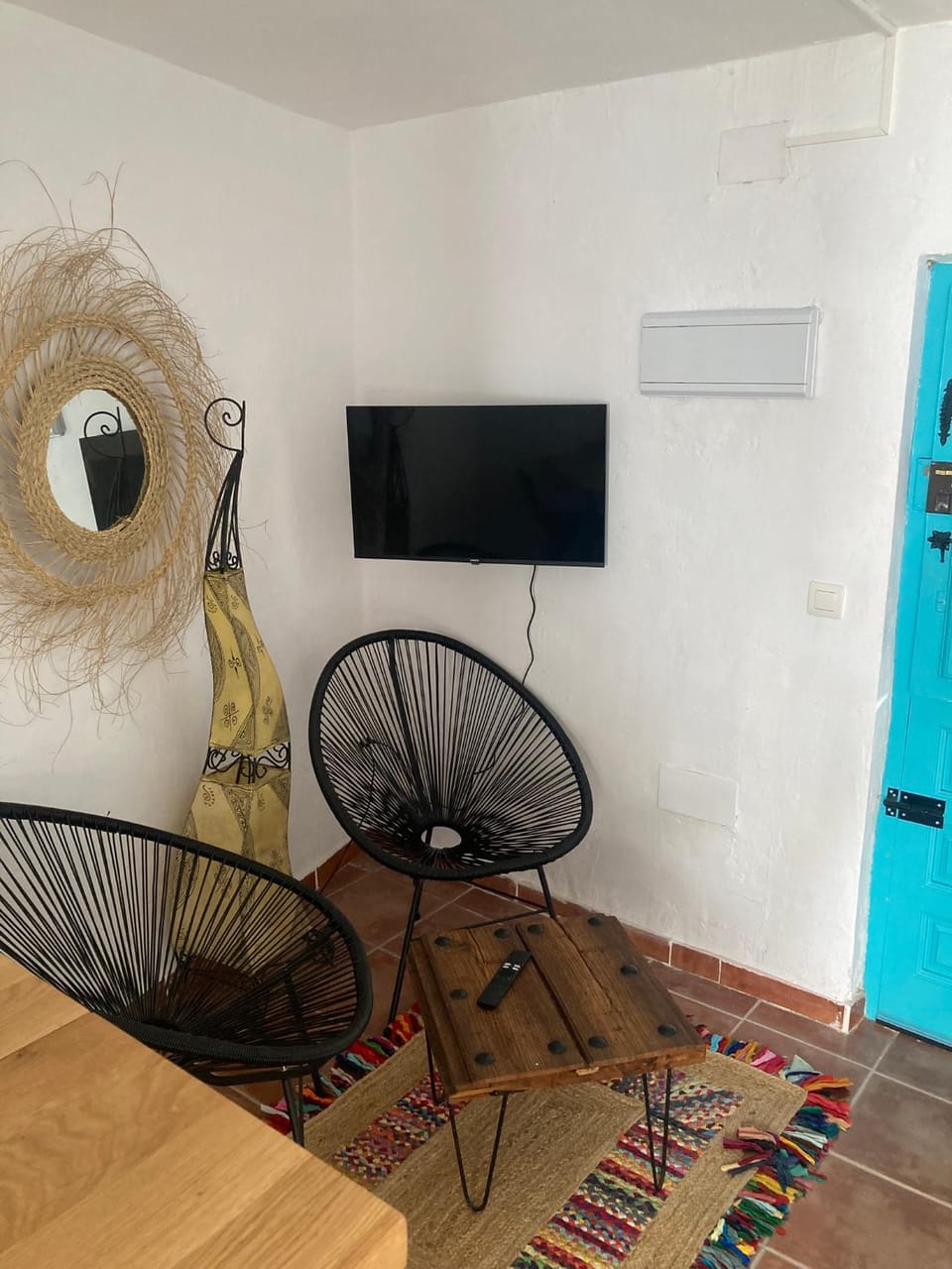 TV and multimedia, Seating area, air conditioner