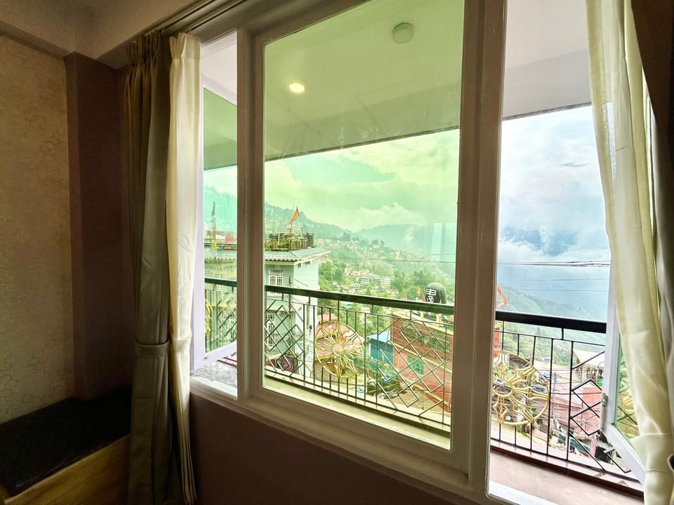 Day, Natural landscape, Balcony/Terrace, Bedroom, Mountain view