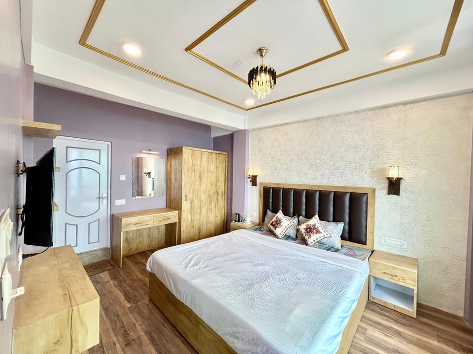 Bed, TV and multimedia, Photo of the whole room, Bedroom, wardrobe