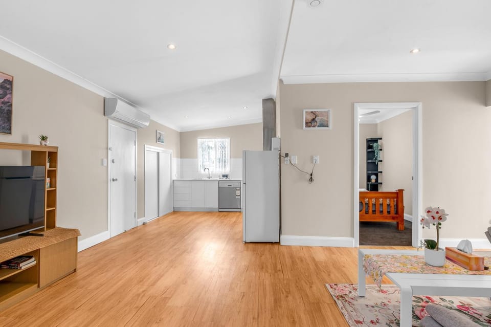 Kitchen or kitchenette, oven