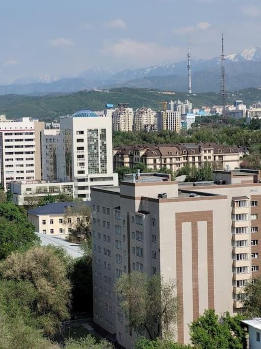 Комфортная квартира в центре Алматы! 78 Apartment in Almaty
