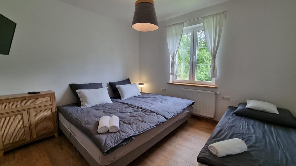 Bed, Photo of the whole room, Bedroom, towels