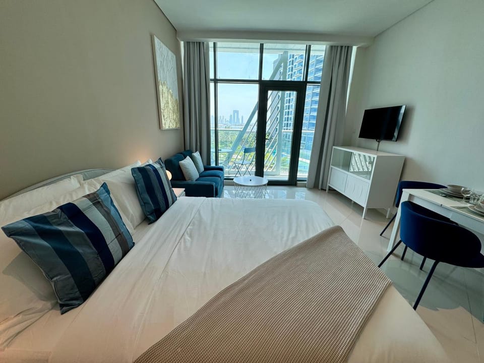 Hospitality Expert 7 Palm Studio Beach Pool Bar Apartment in Dubai