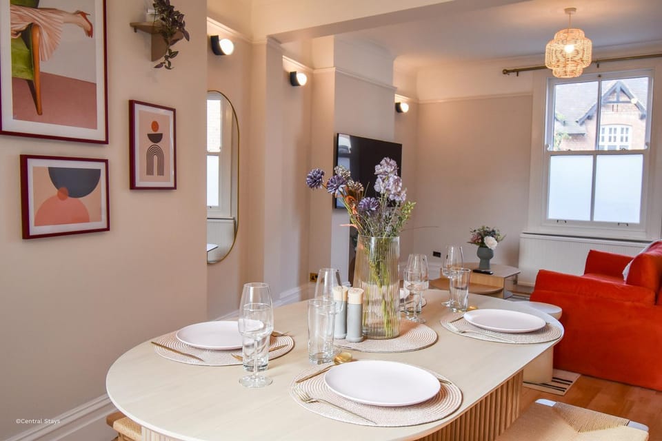 Seating area, Dining area