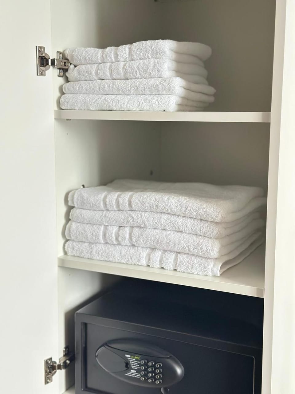 safe, towels