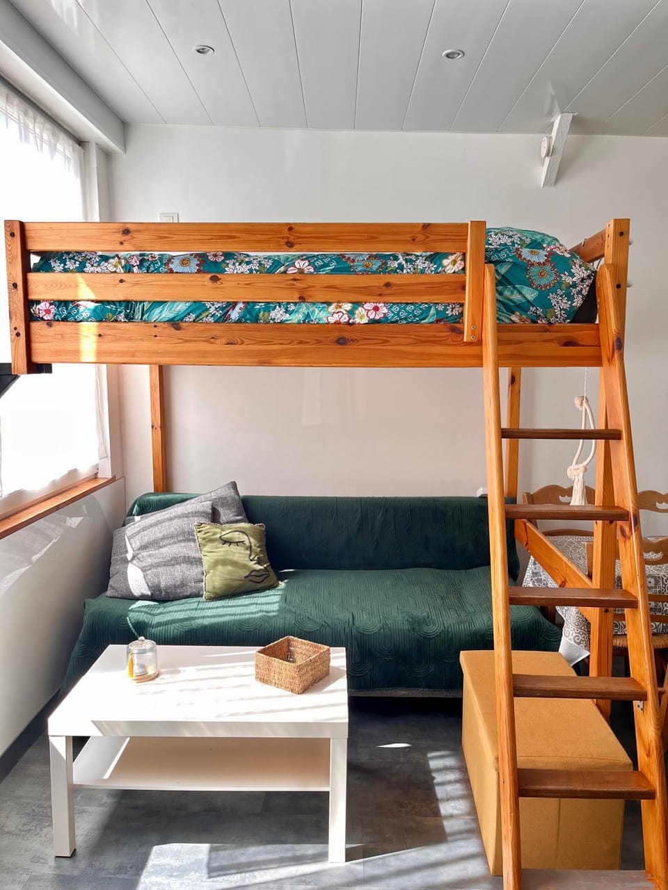 Living room, bunk bed