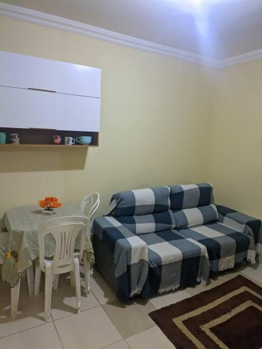 Quarto de Casal Bem Localizado Em apto Compartilhado AP 204 Apartment in Uberaba