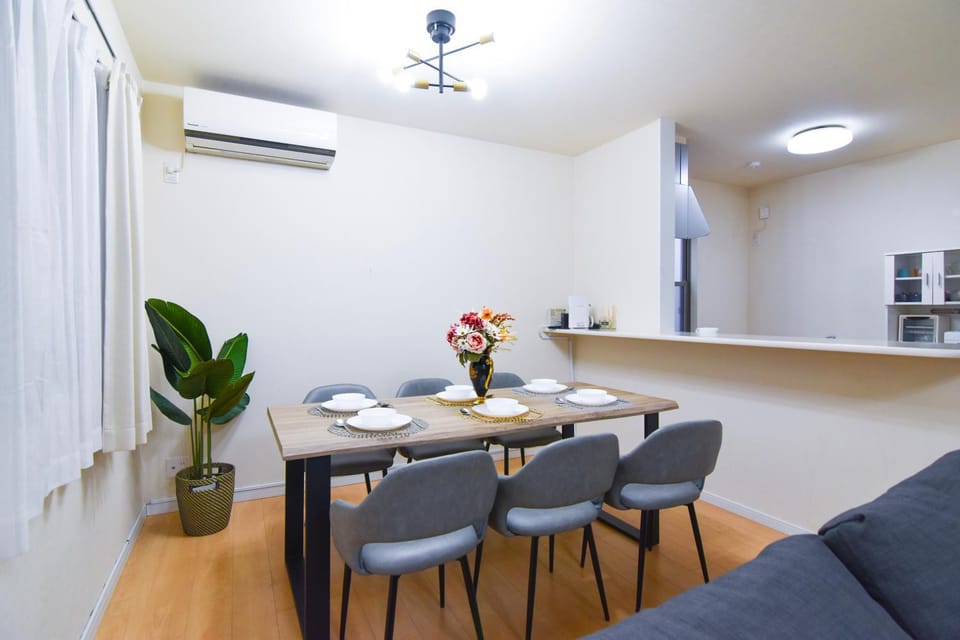 Seating area, Dining area, air conditioner