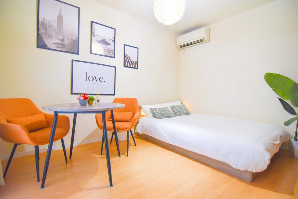 Bed, Photo of the whole room, Seating area, Bedroom, air conditioner