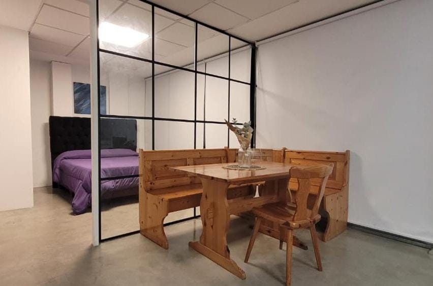 Bed, Dining area, Bedroom