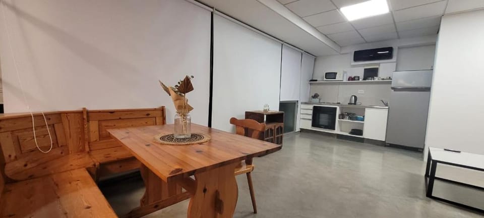 Kitchen or kitchenette, Dining area, air conditioner