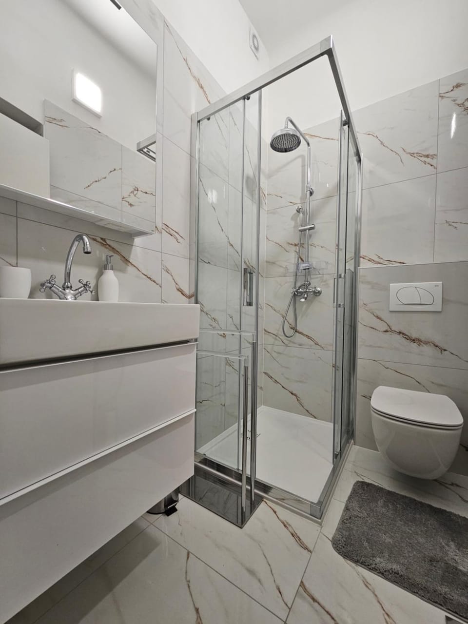 Shower, Toilet, Bathroom