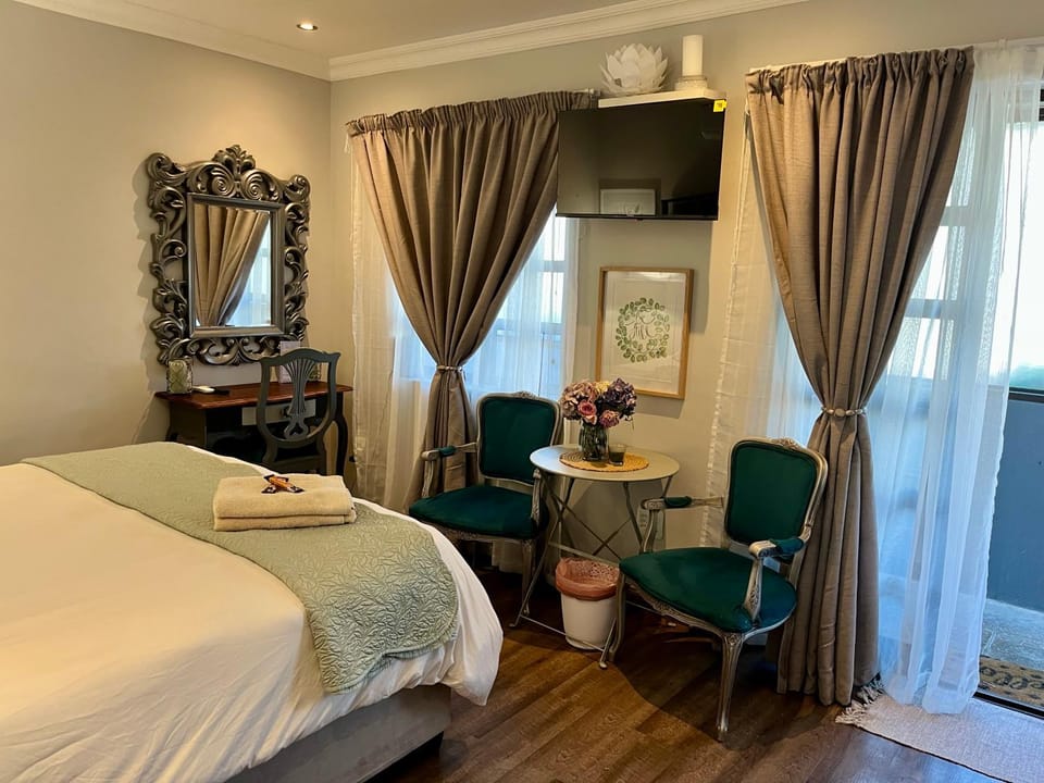 Photo of the whole room, Bedroom, hair dresser