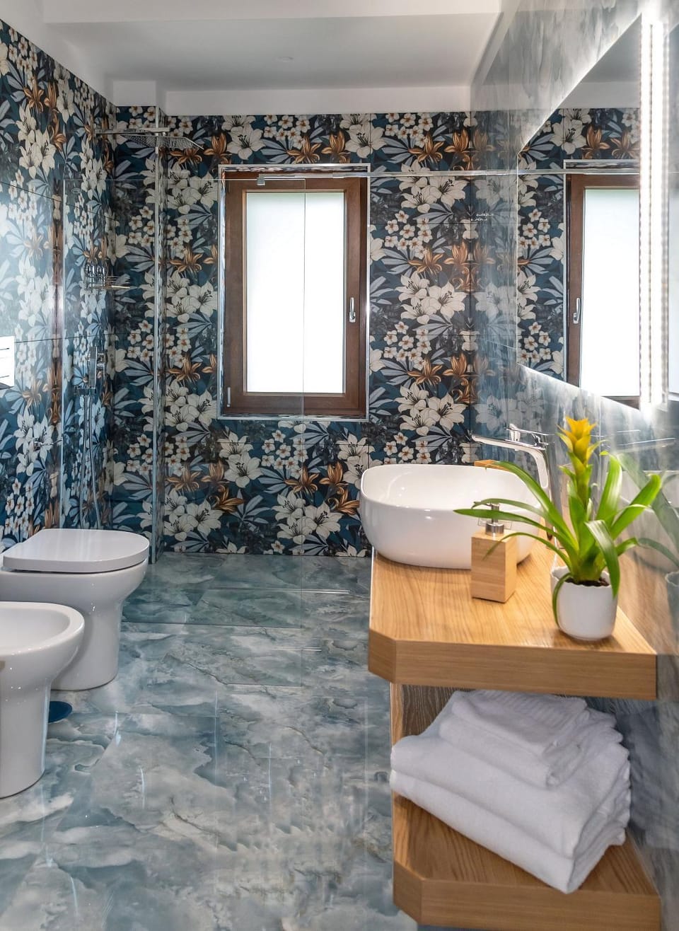 Shower, Toilet, Bathroom, bidet, towels