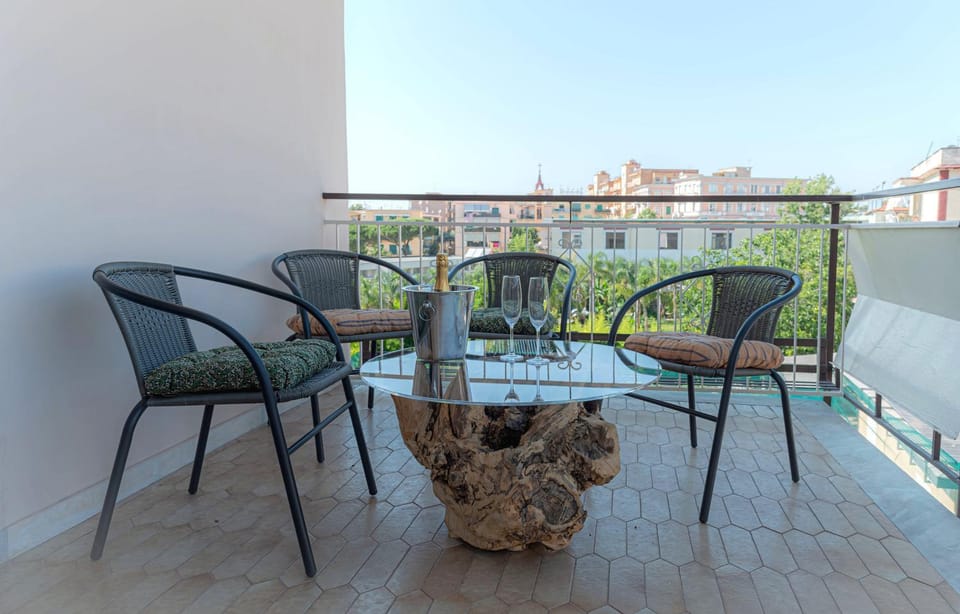 View (from property/room), Balcony/Terrace, City view, Quiet street view