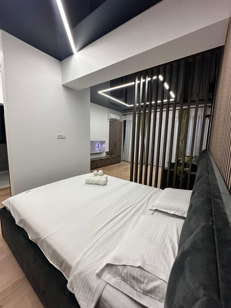 Bed, Living room, Bedroom