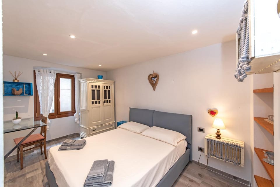 Bed, Photo of the whole room, Bedroom, towels, wardrobe