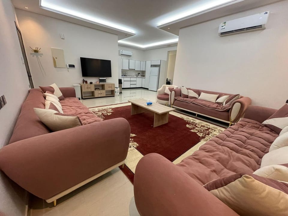 Communal lounge/ TV room, TV and multimedia, Living room, Seating area, Evening entertainment, air conditioner