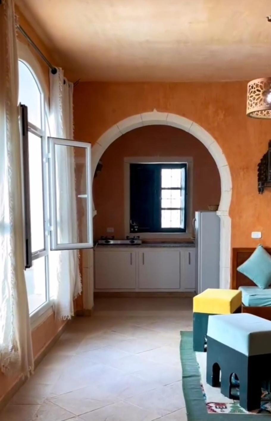 Kitchen or kitchenette, Living room