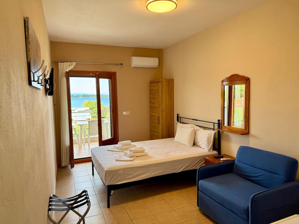 Bed, TV and multimedia, towels, wardrobe, air conditioner
