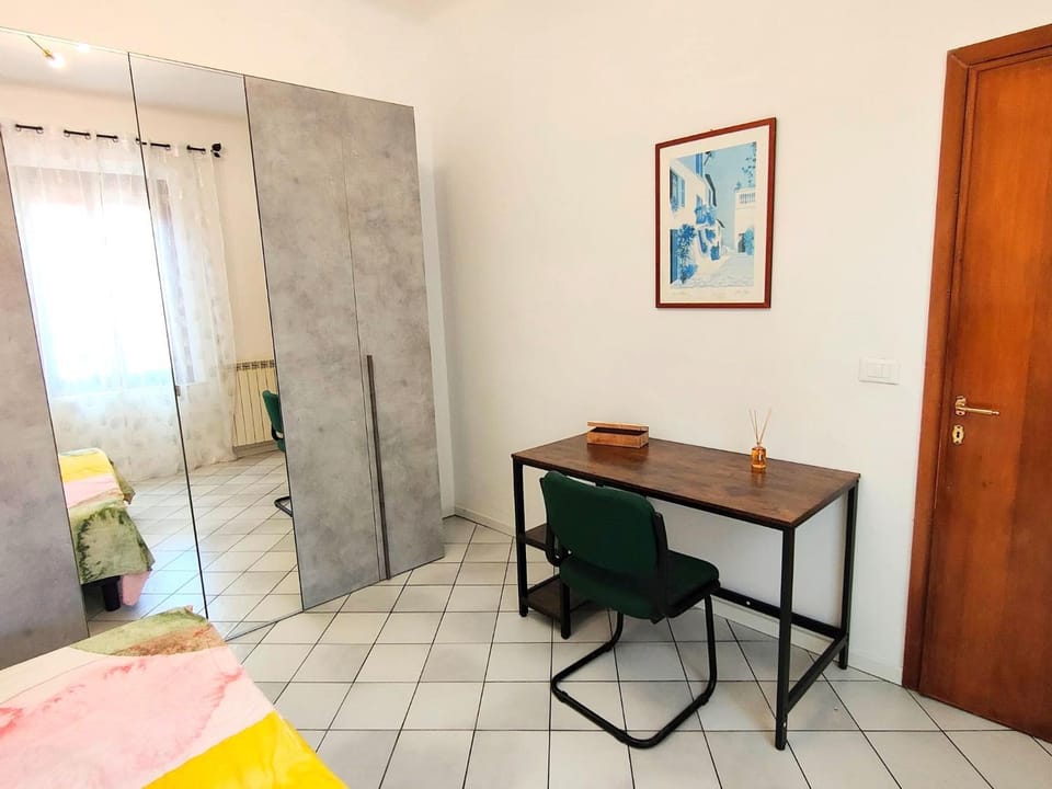 Bed, Photo of the whole room, Seating area, Bedroom, wardrobe, air conditioner