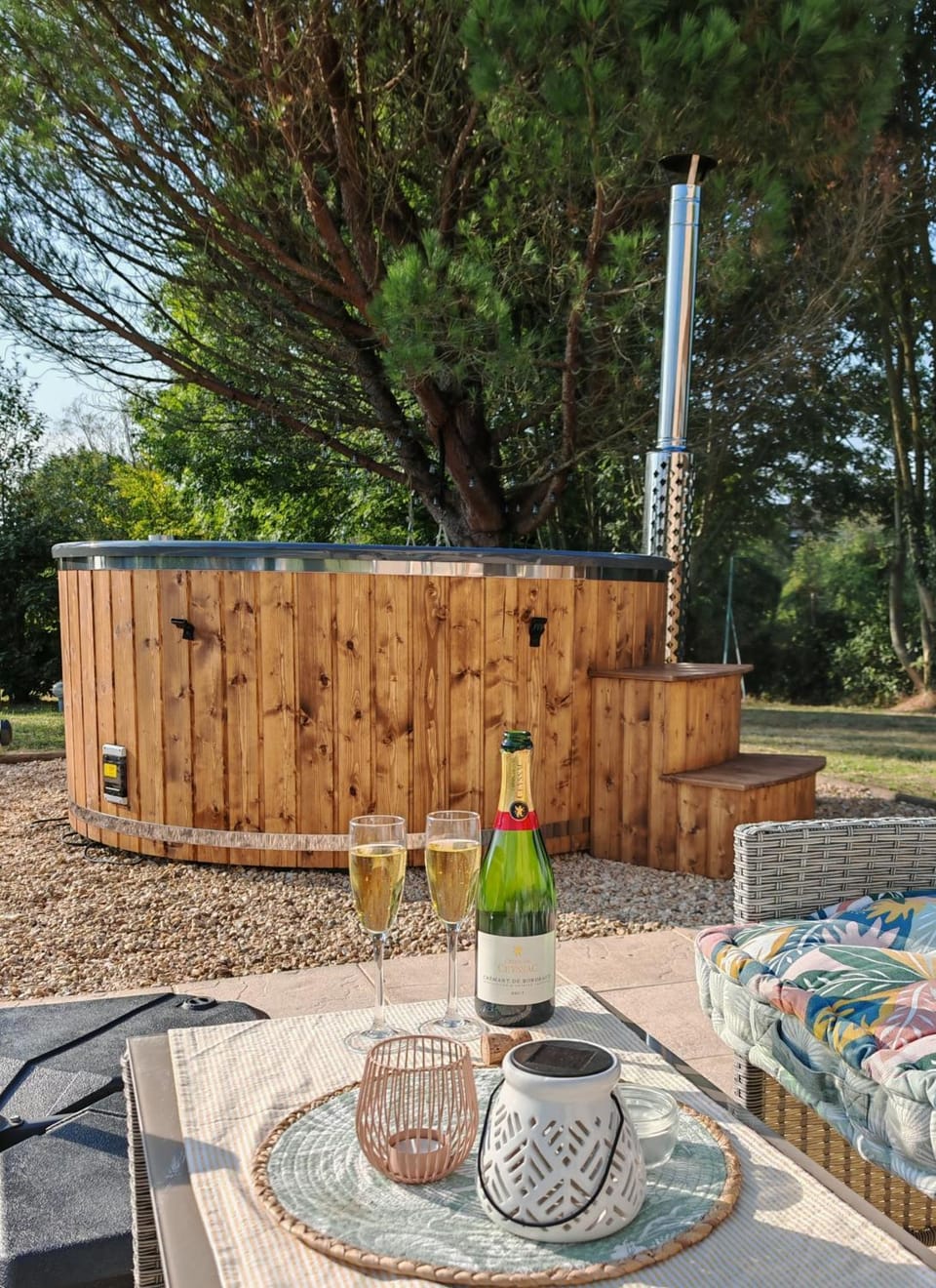 Patio, Garden, Hot Tub, Garden view