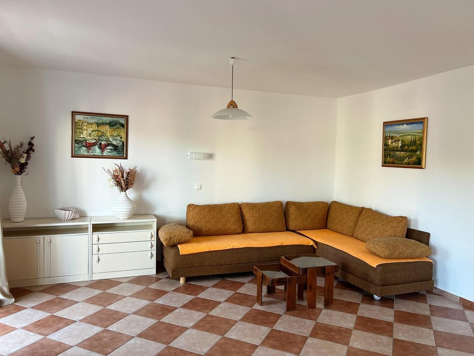 TV and multimedia, Balcony/Terrace, Living room, Seating area