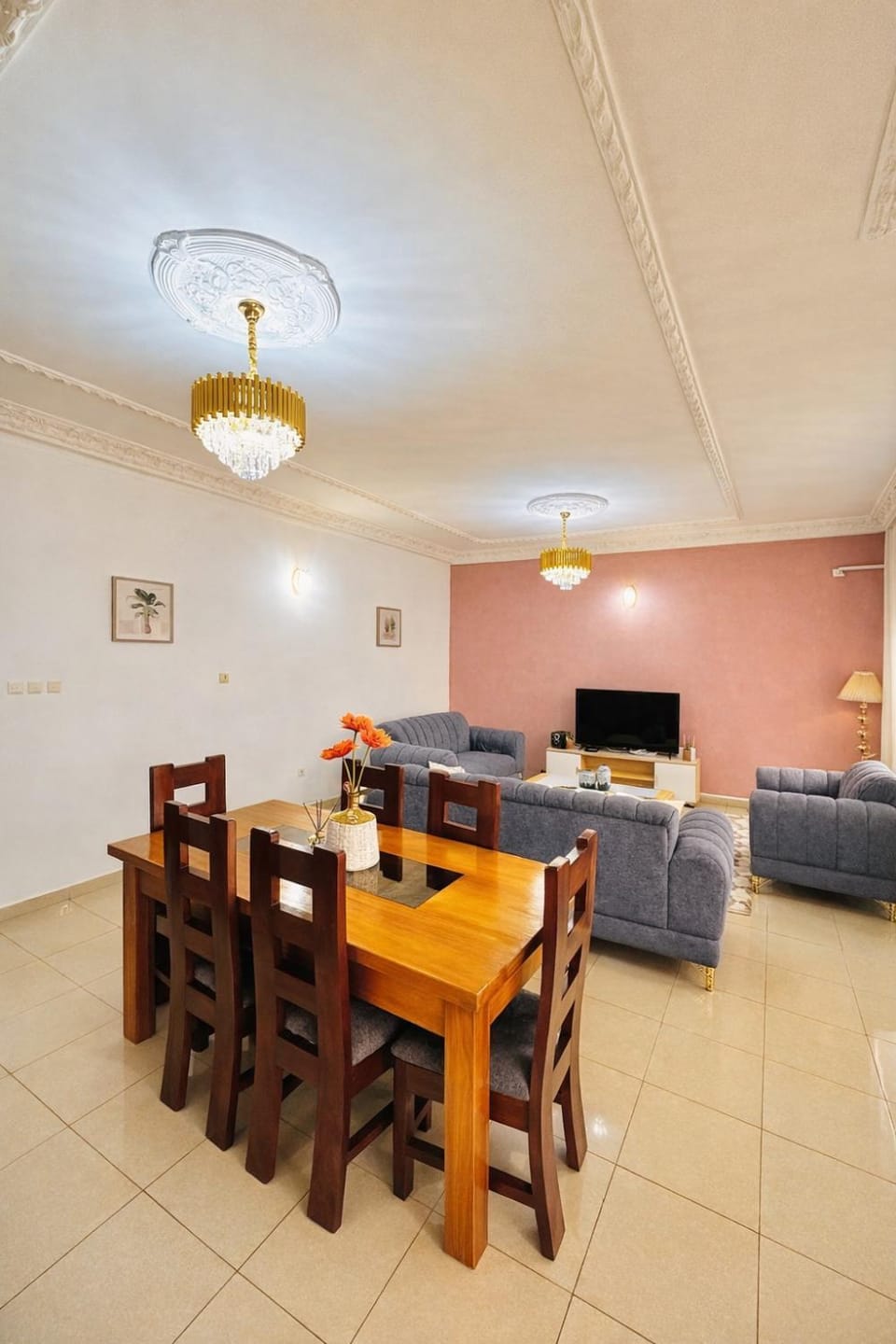 TV and multimedia, Living room, Seating area, Dining area