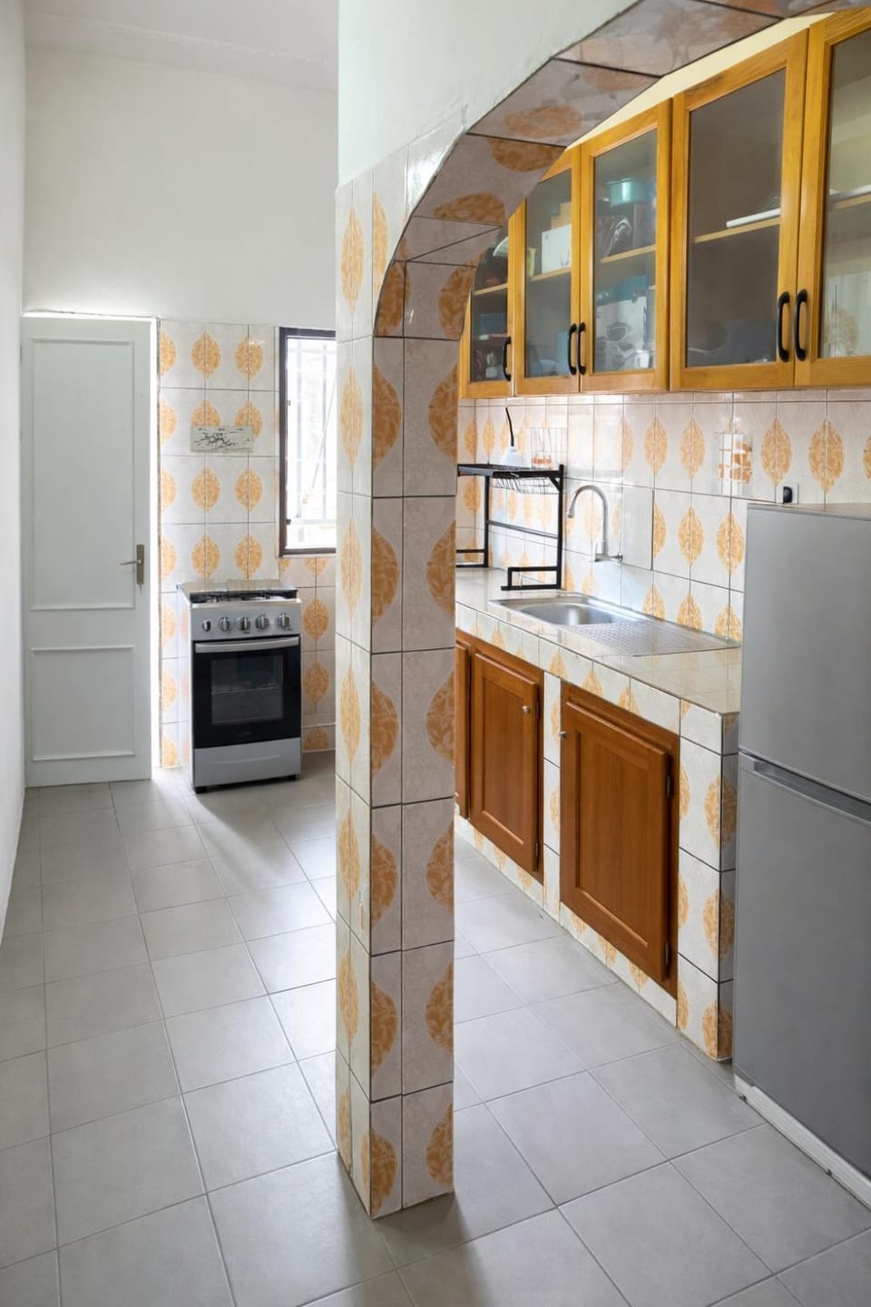 Kitchen or kitchenette, oven, stove