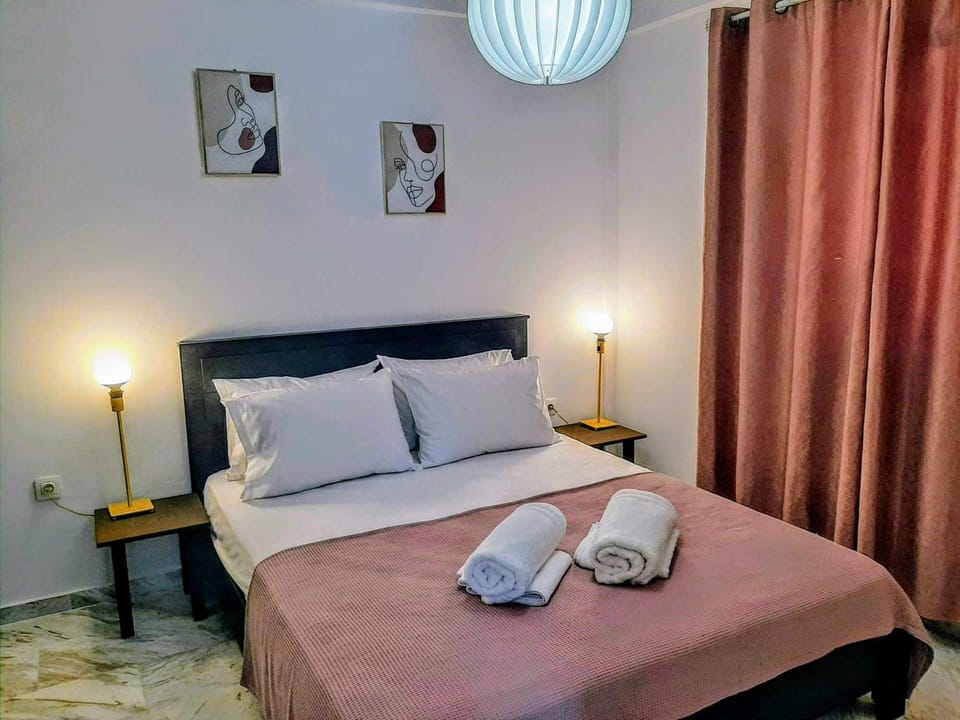 Bed, Bedroom, towels