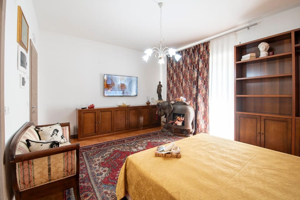 TV and multimedia, Photo of the whole room