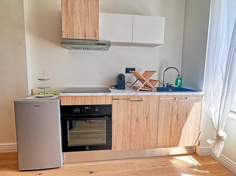 Coffee/tea facilities, Kitchen or kitchenette, oven