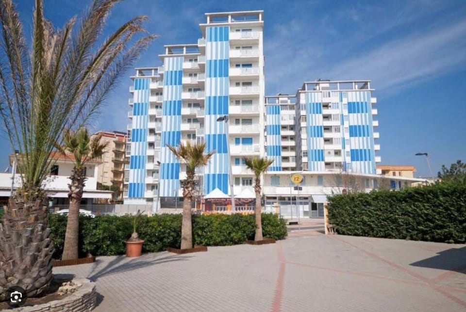 Property building, Off site, Neighbourhood, Location