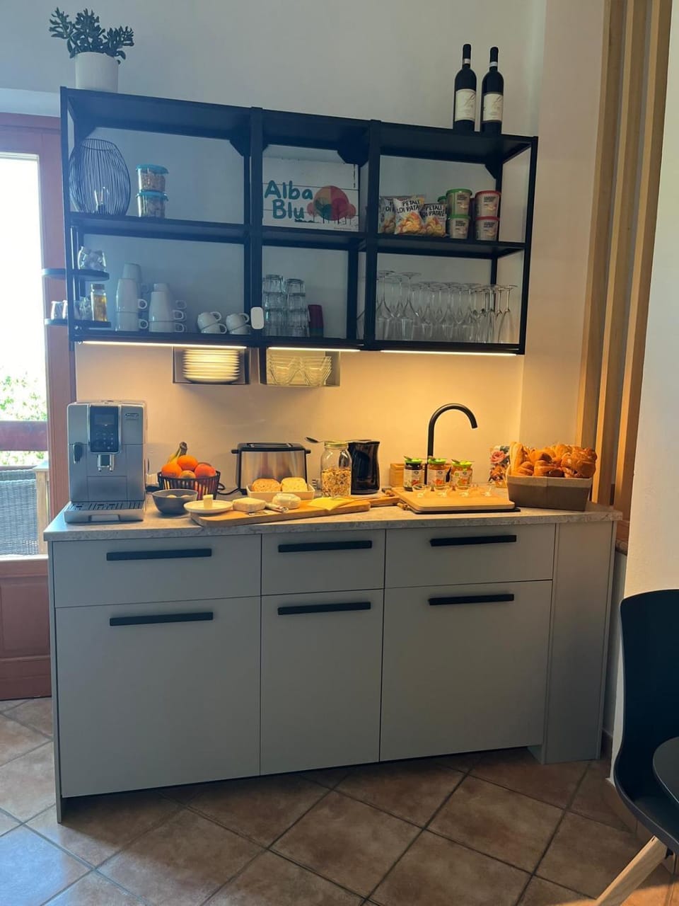 Coffee/tea facilities, Food and drinks, Food, Breakfast, Internal: Not applicable to any particular room