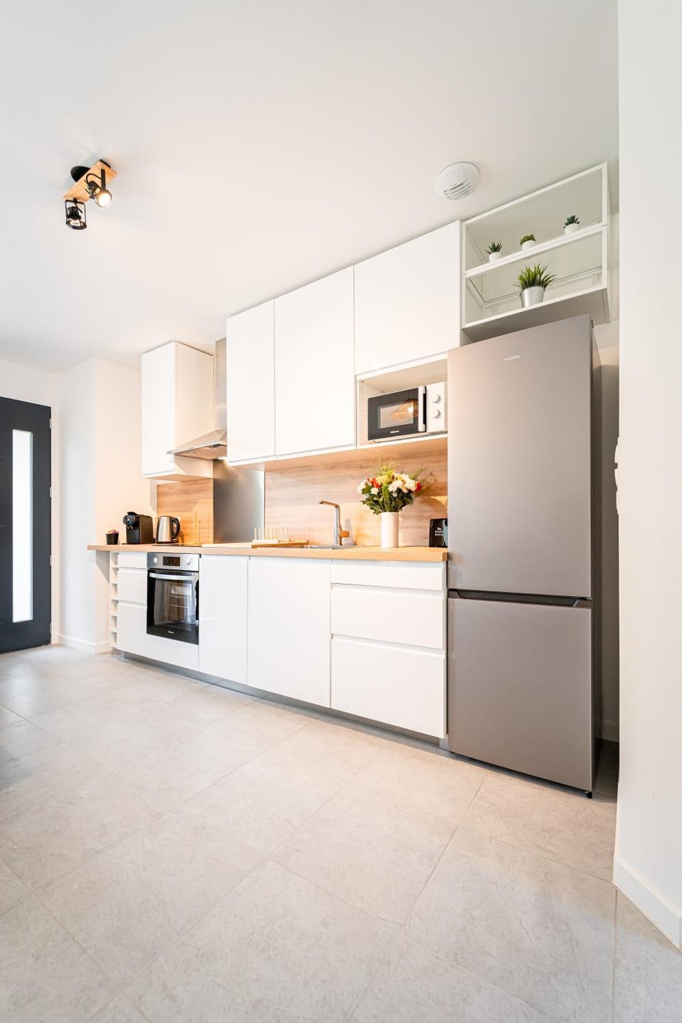 Kitchen or kitchenette, dishwasher, oven, toaster