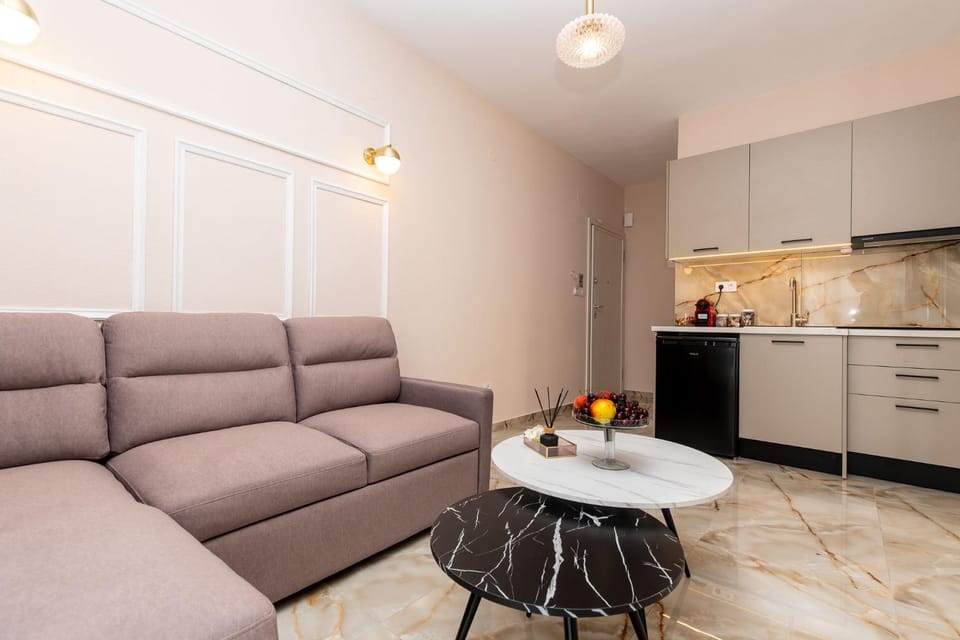 Kitchen or kitchenette, Seating area