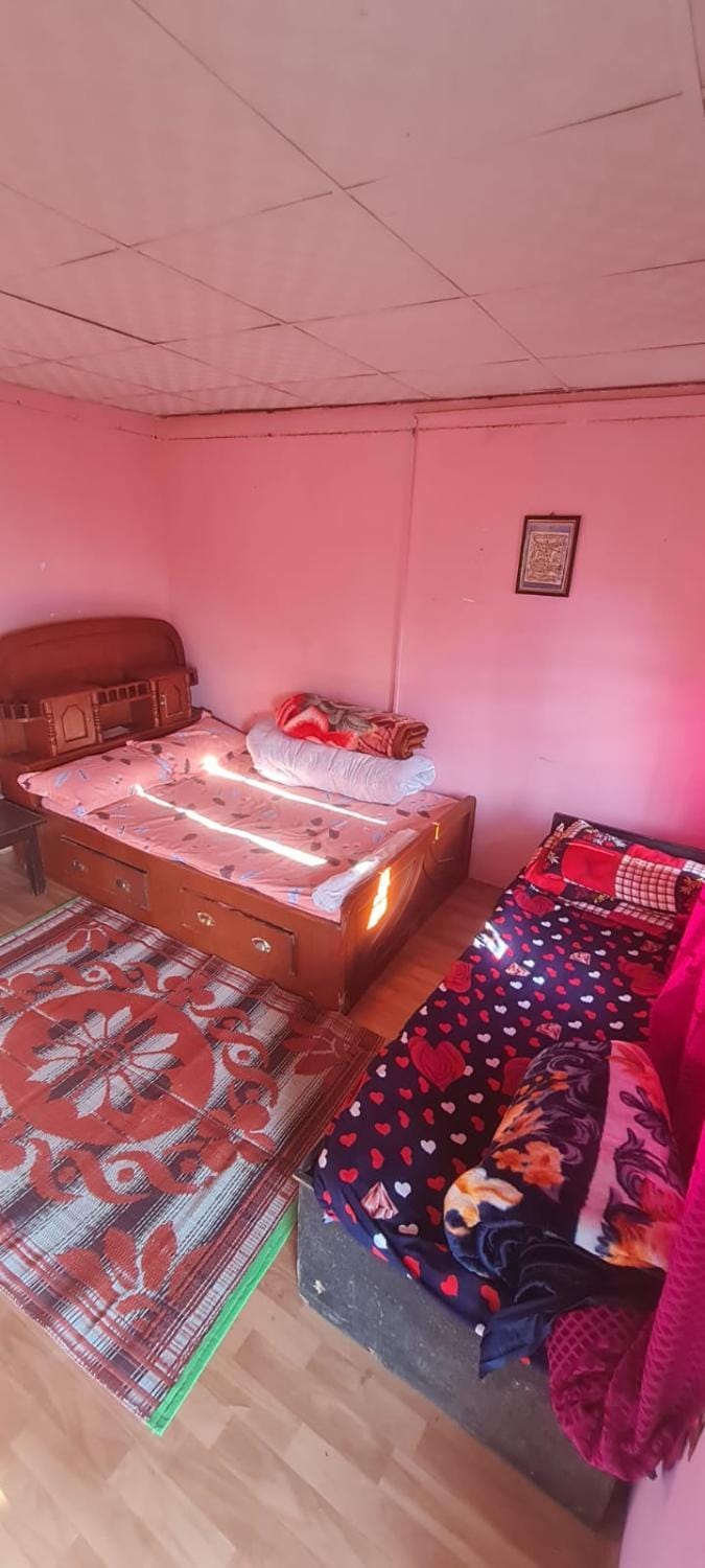 Bed, Photo of the whole room, Seating area, Bedroom