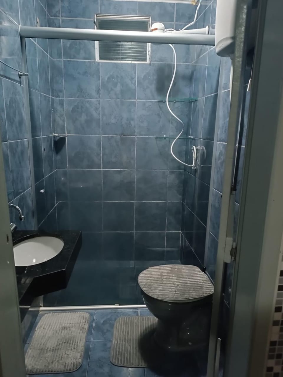 Shower, Toilet