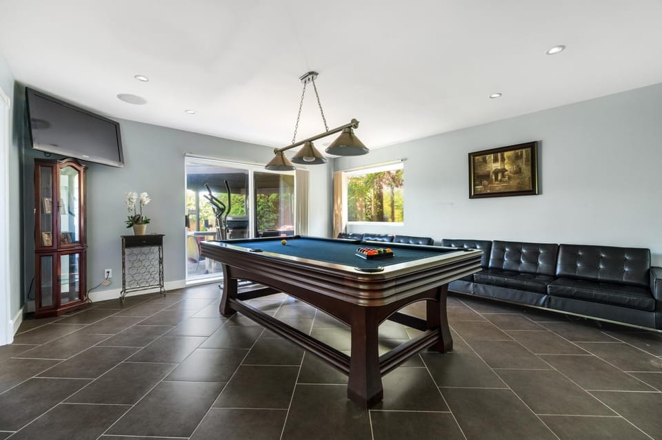 Ocean View Villa Indoor Pool Theater 5BR Villa in West Vancouver