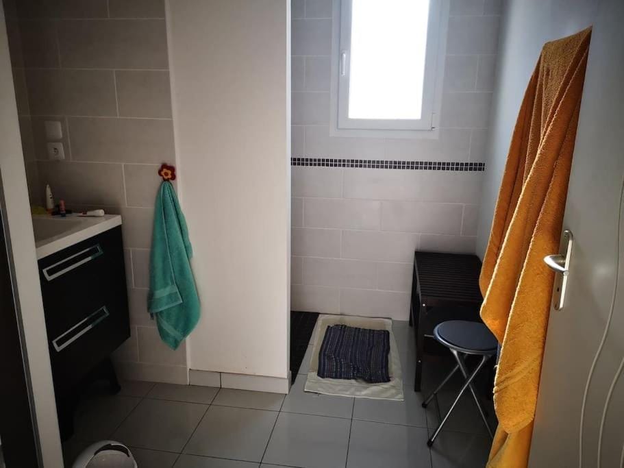 Bathroom, towels