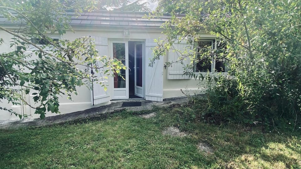 Un Petit COIN DE PARADIS , Belle Étape à 30 minutes Sud de Paris ,proximité Grands Axes ORLY,VERSAILLES,Direction CHATEAUX de la LOIRE Bed and Breakfast in Île-de-France