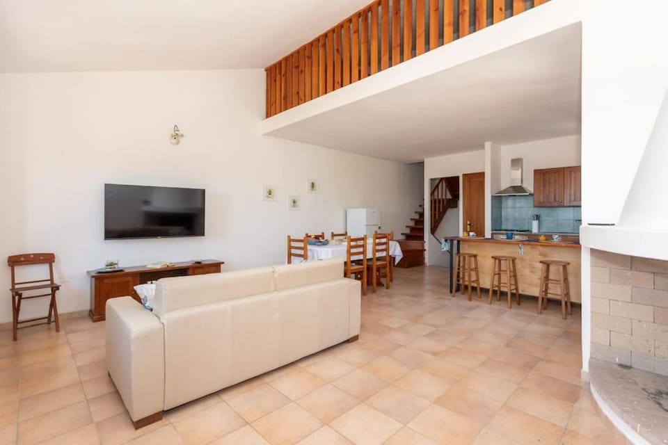 TV and multimedia, Seating area, Dining area