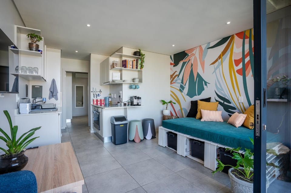 Vibrant Apartment 2six2 Florida Road Apartment in Durban