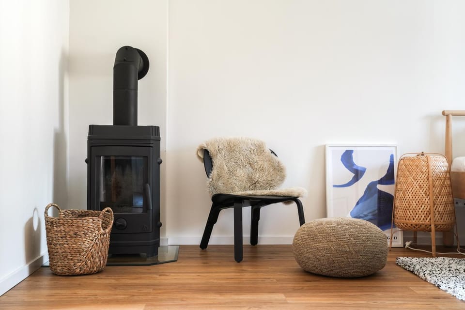 Seating area, fireplace
