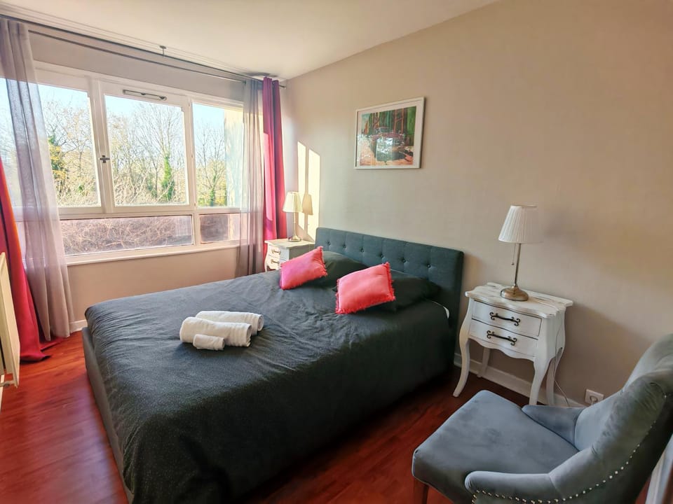 T3 COSY petit balcon 5mins France miniature Apartment in Île-de-France