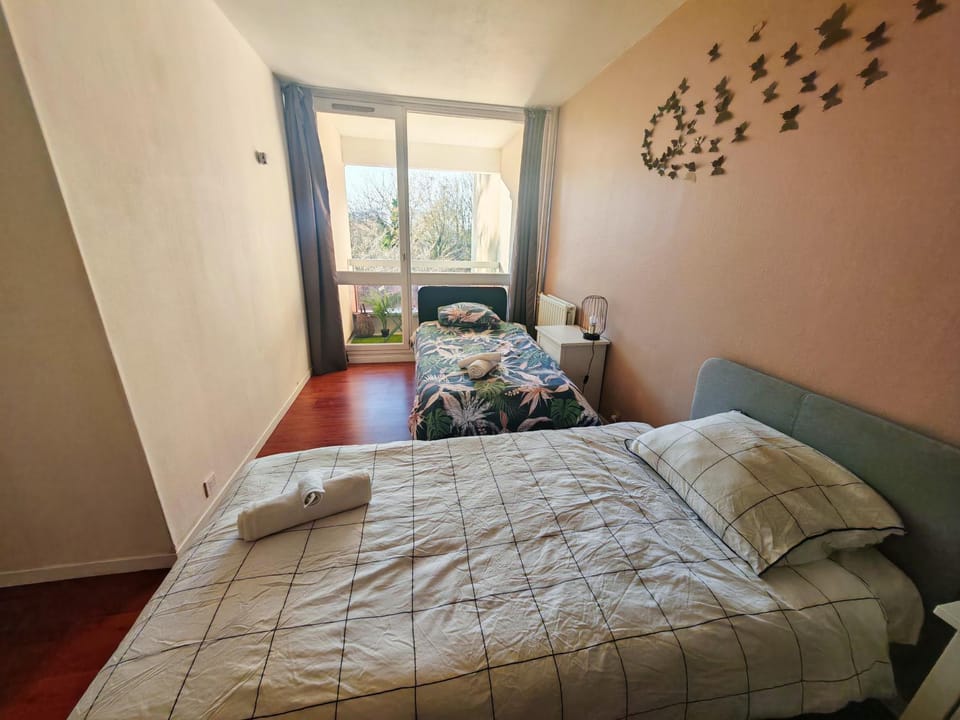 T3 COSY petit balcon 5mins France miniature Apartment in Île-de-France