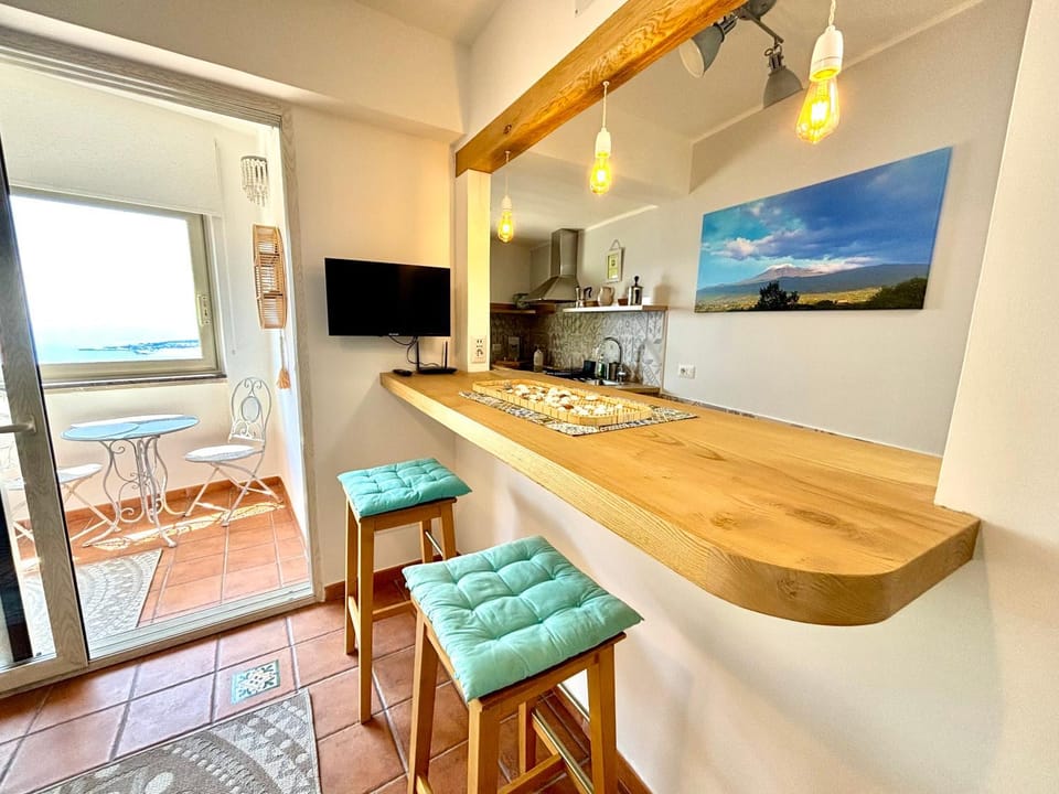 White Blossom Apartment in Taormina